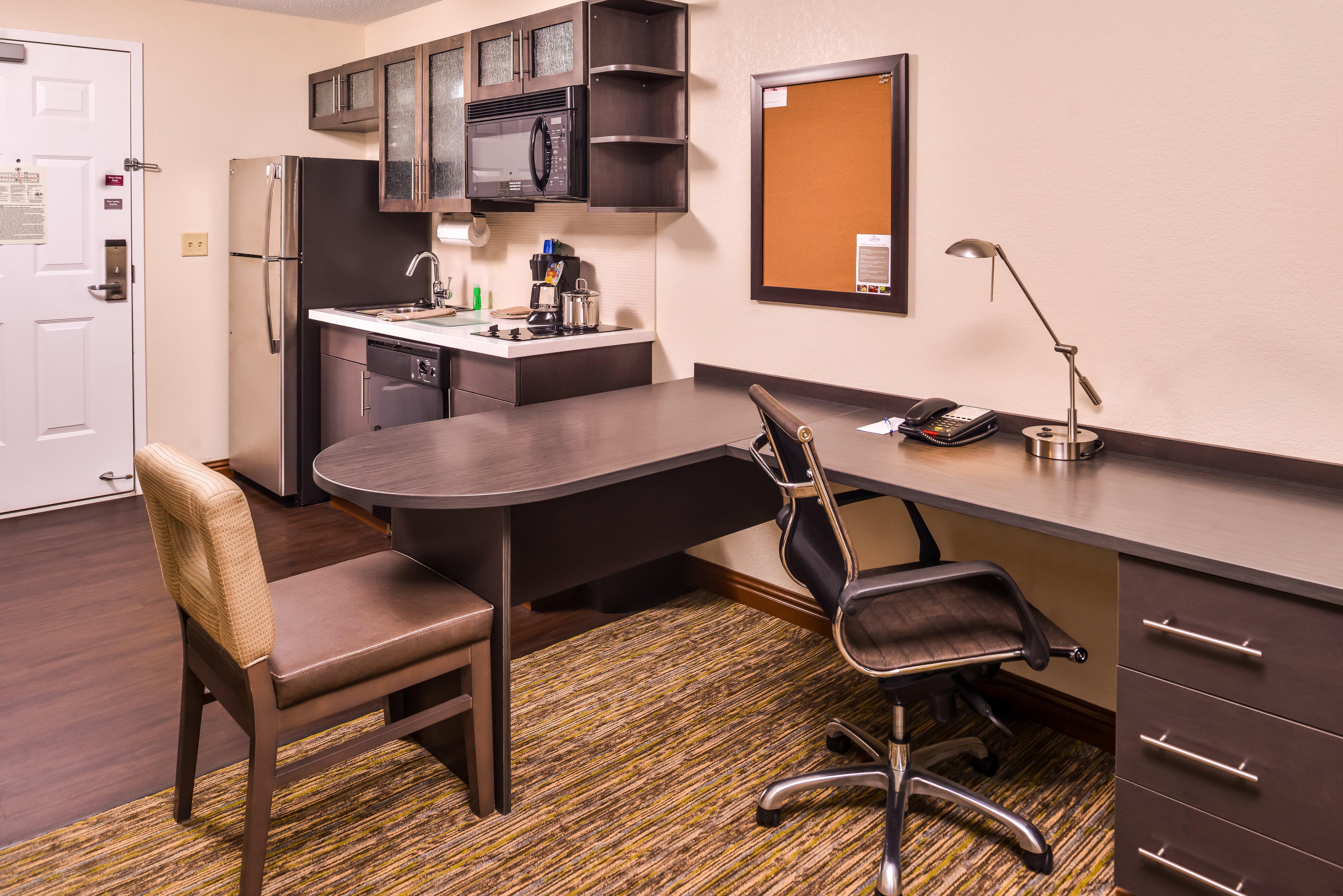 Candlewood Suites - Topeka West By Ihg Bagian luar foto
