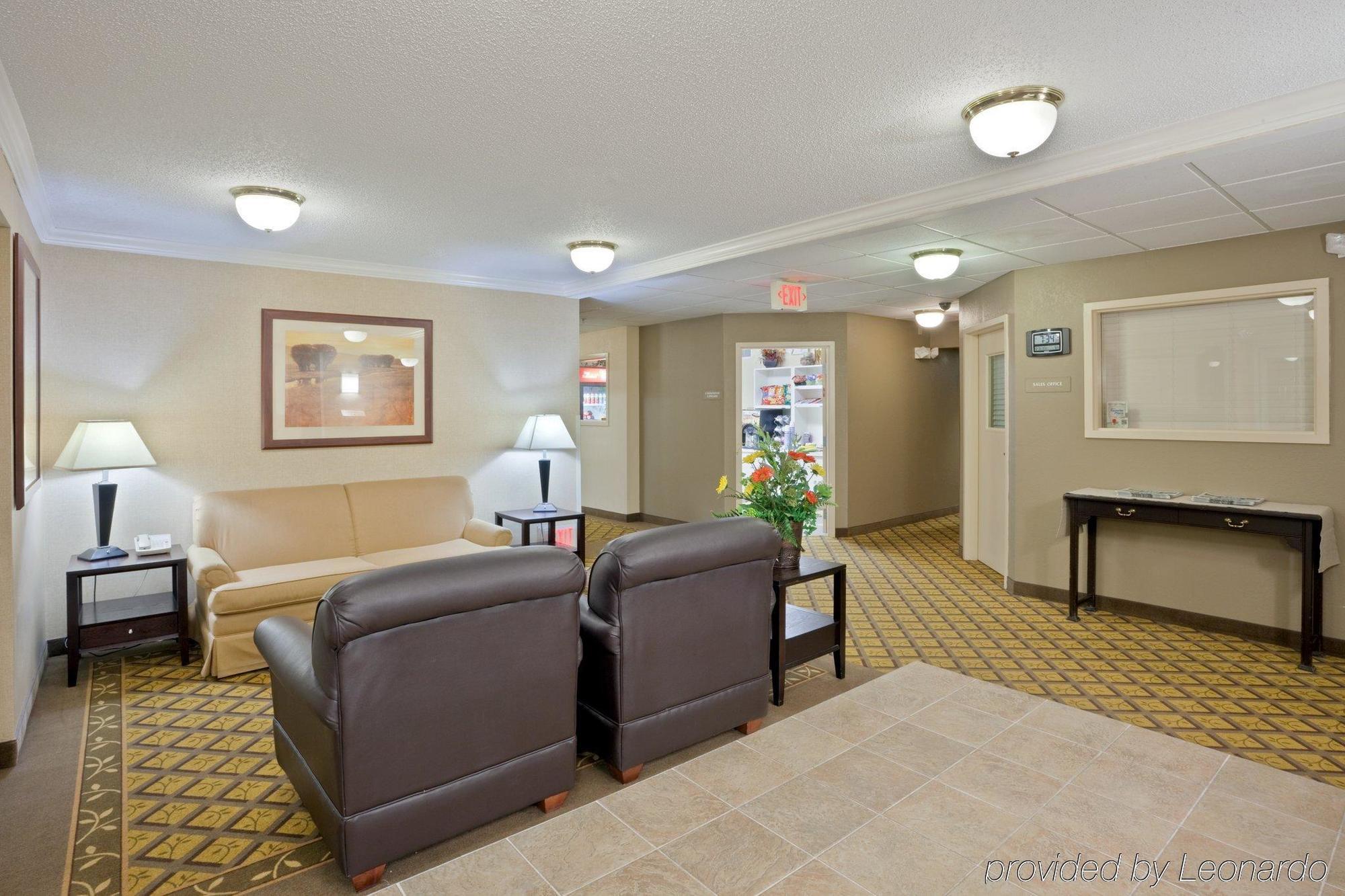 Candlewood Suites - Topeka West By Ihg Bagian luar foto