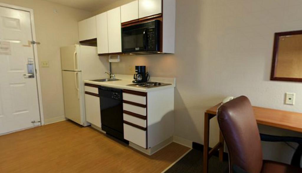 Candlewood Suites - Topeka West By Ihg Ruang foto