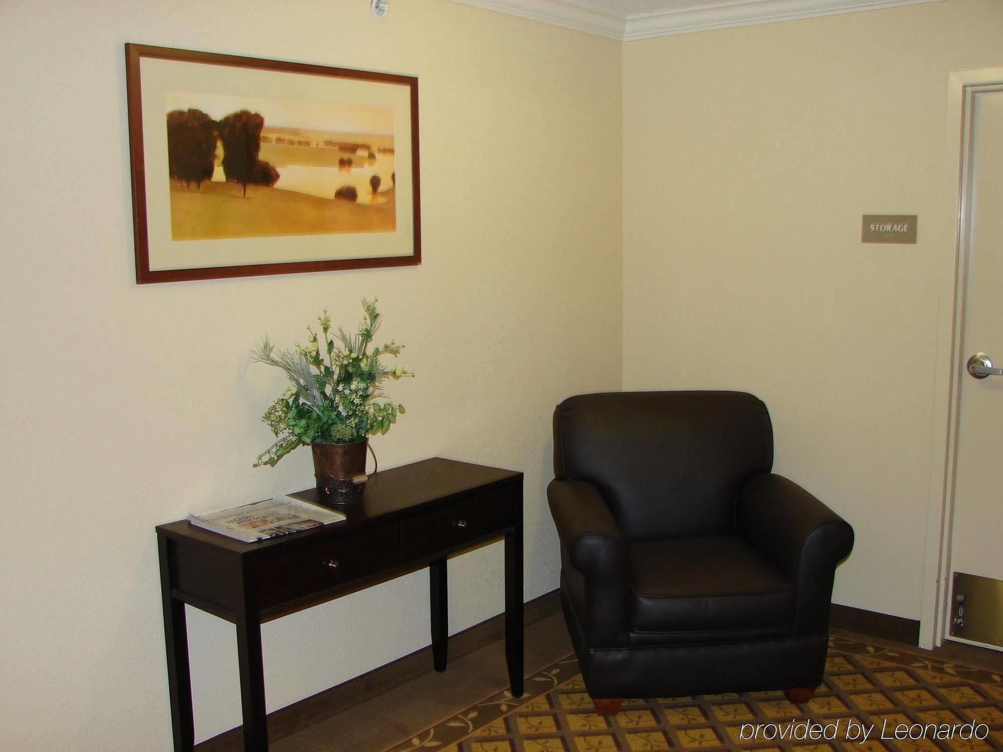Candlewood Suites - Topeka West By Ihg Bagian luar foto