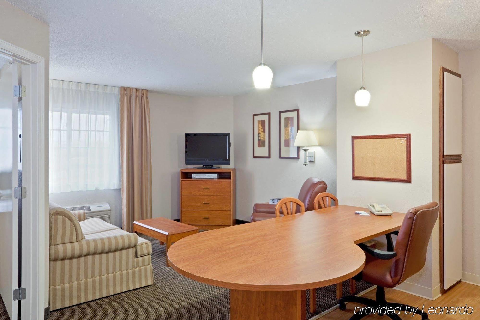 Candlewood Suites - Topeka West By Ihg Bagian luar foto