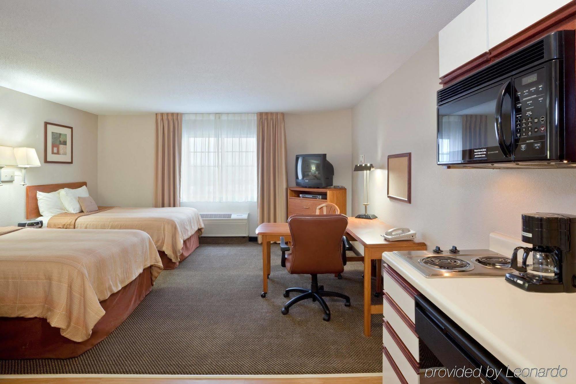 Candlewood Suites - Topeka West By Ihg Bagian luar foto
