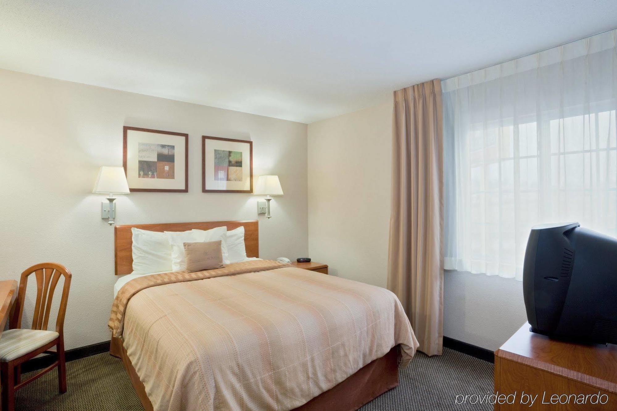 Candlewood Suites - Topeka West By Ihg Bagian luar foto